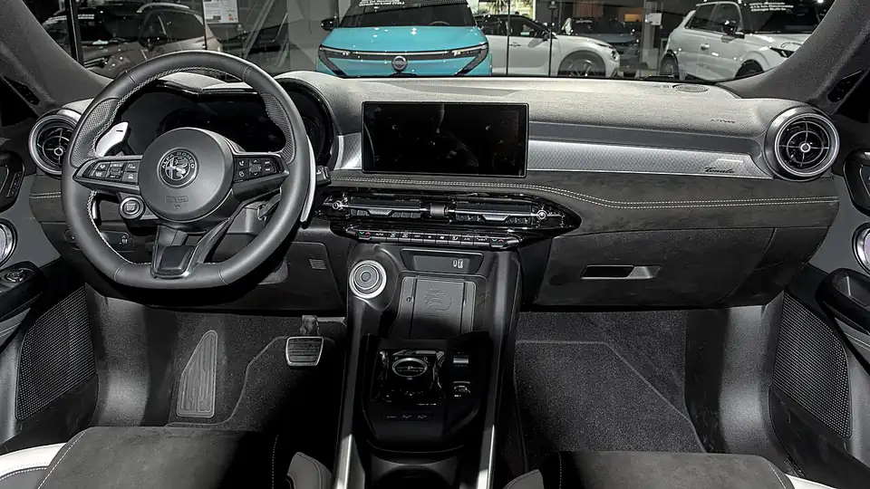 2026 Alfa Romeo Tonale PHEV Auto Zuerich 2025