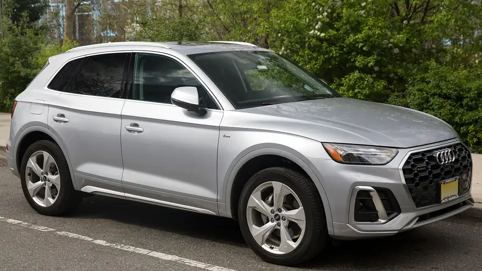 2022 Audi Q5 quattro Premium Plus 45TFSI (FY)