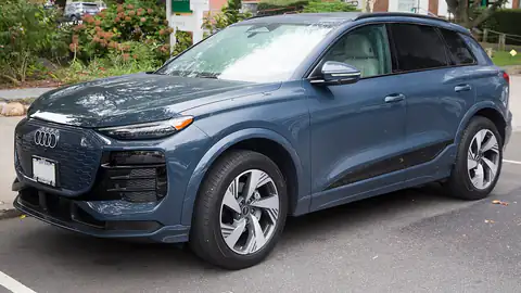2025 Audi Q6 e-tron quattro Premium Plus