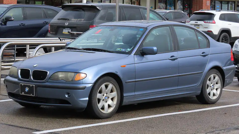 2005 BMW 325i sedan (E46)