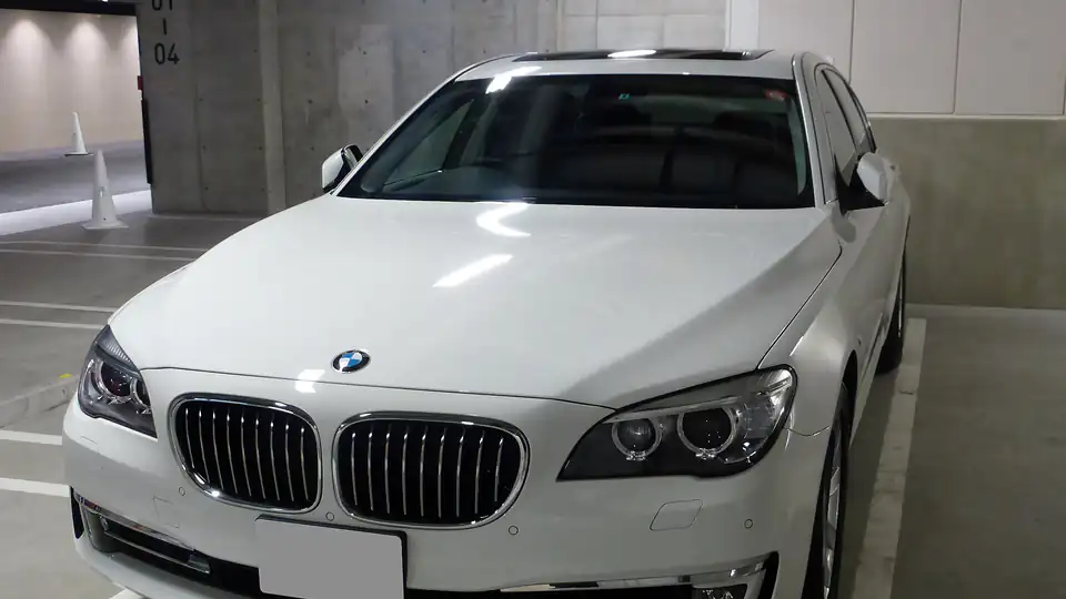 BMW 740i (F01)