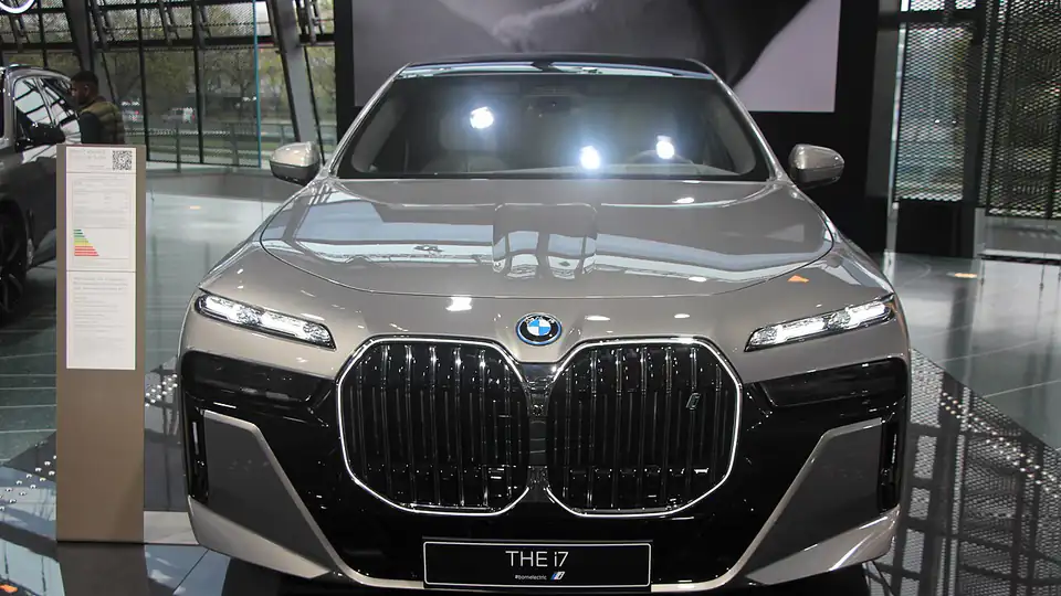 2023-04 BMW i7 xDrive60
