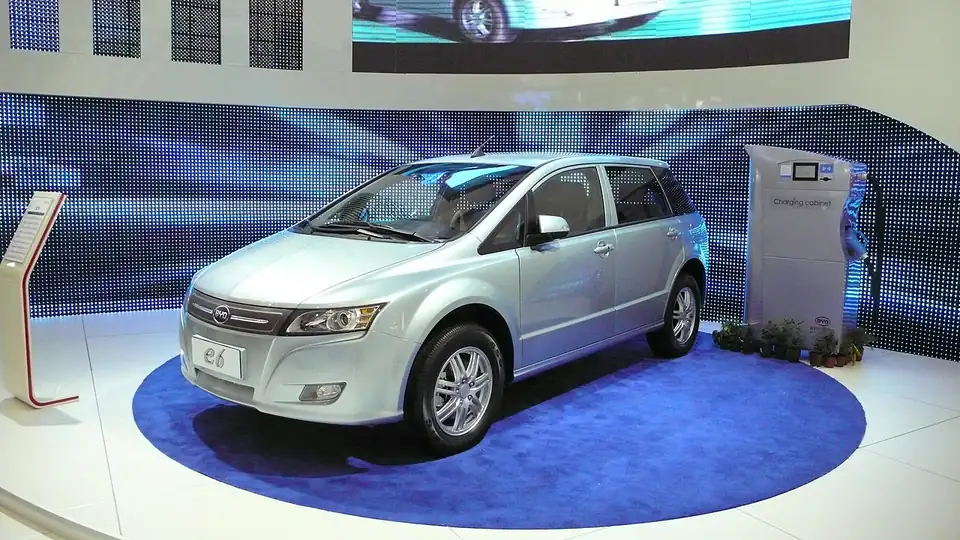 Byd e6 crossover1