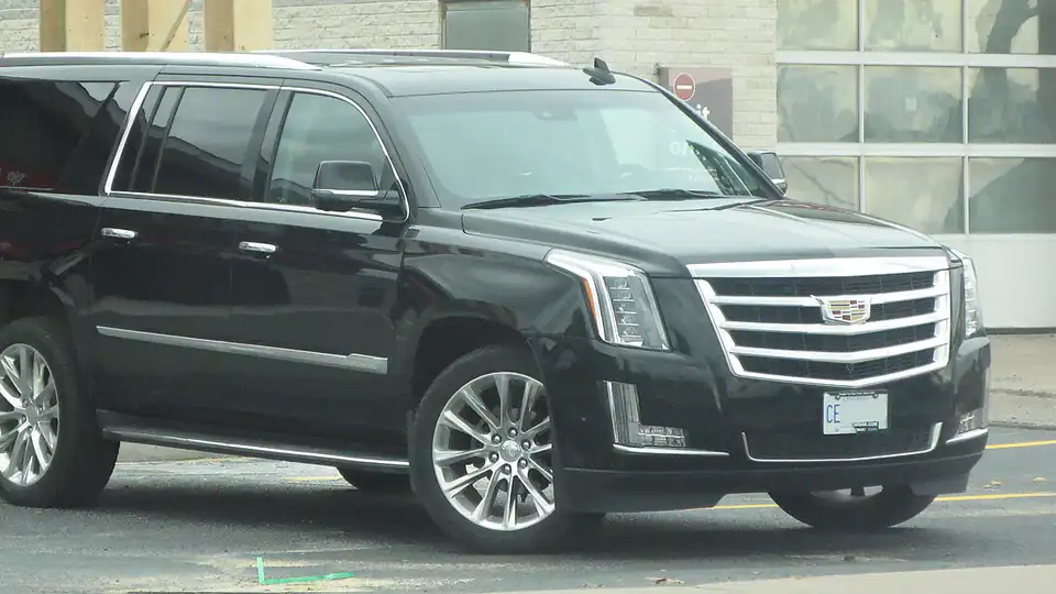 2018 Cadillac Escalade ESV Luxury (K2UL)