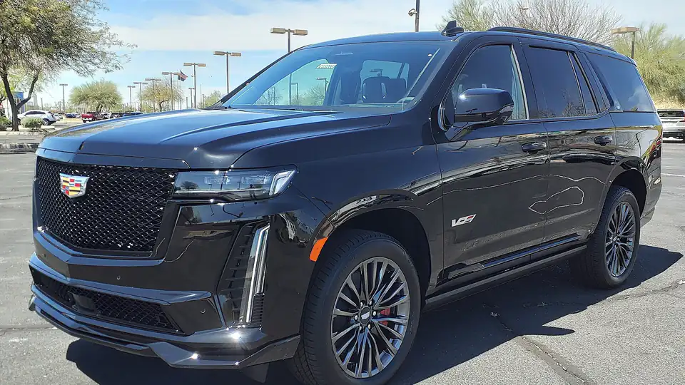 23 Cadillac Escalade-V Base (T1UL)