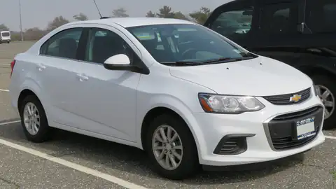 2017 Chevrolet Sonic LT sedan (T300)