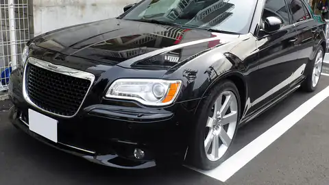 2nd generation Chrysler 300 SRT8