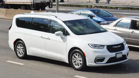 2021 Chrysler Pacifica Touring L (RU)