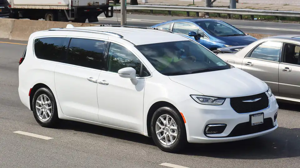 2021 Chrysler Pacifica Touring L (RU)