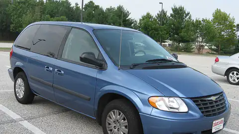 2004-Chrysler-Town-and-Country