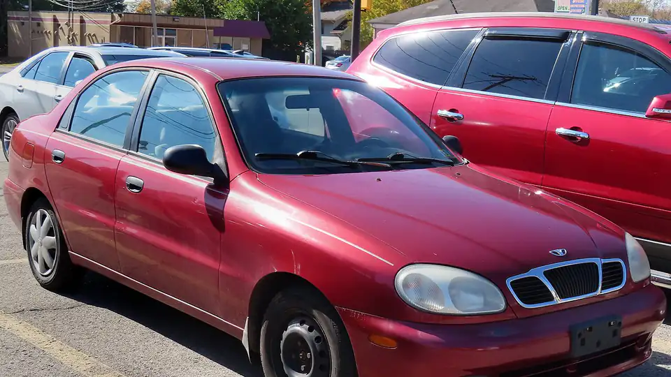 2001 Daewoo Lanos S Sedan (T100)