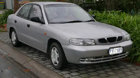 1999 Daewoo Nubira (J100) SE sedan