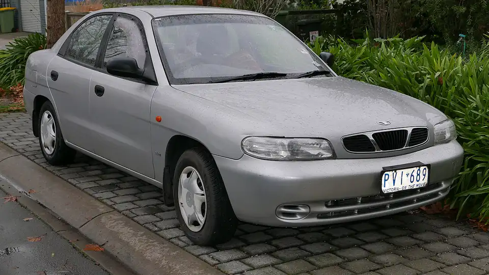 1999 Daewoo Nubira (J100) SE sedan