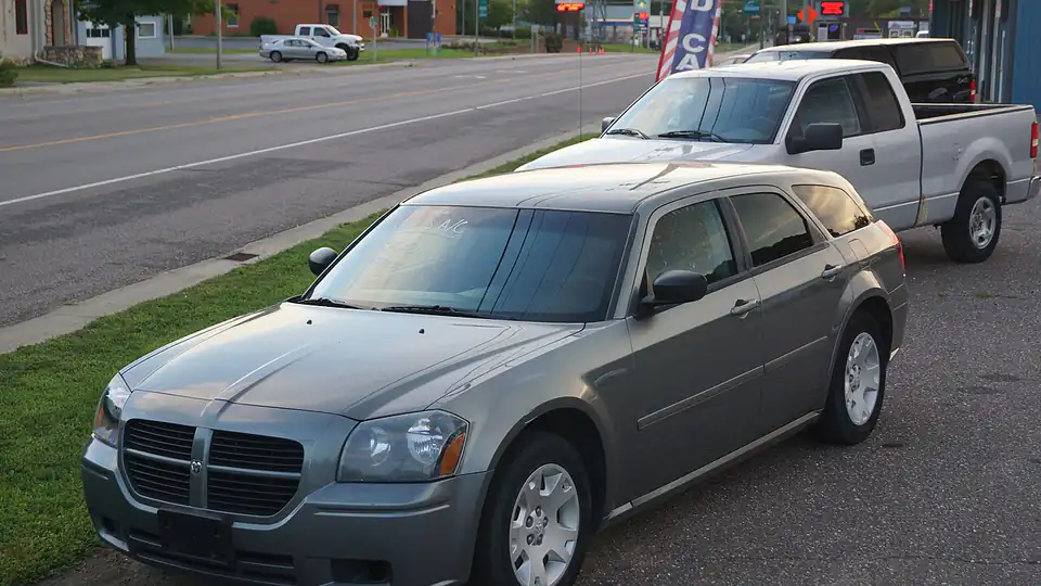 2005 Dodge Magnum SE