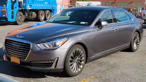 2017 Genesis G90 Premium 3.3L