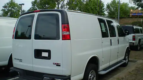2014 gmc savana 2500 (reverse)