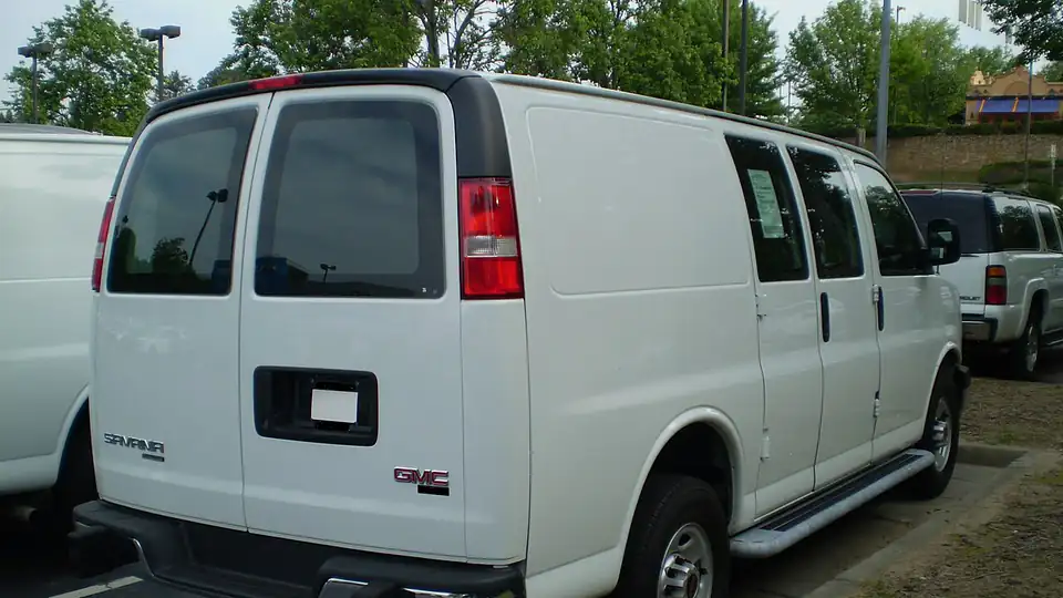 2014 gmc savana 2500 (reverse)