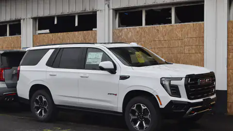 2025 GMC Yukon AT4 Facelift (T1UG)