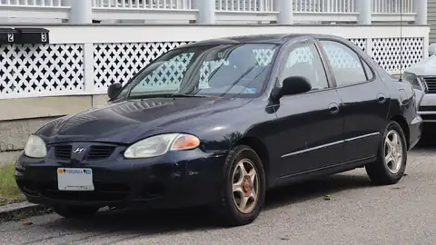 1999 Hyundai Elantra GL (J2)