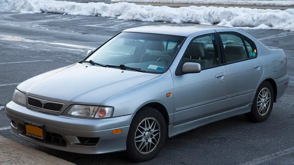 1999 Infiniti G20 (base) (P11)