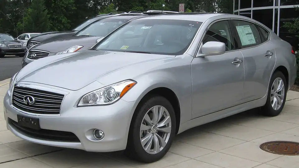 2011 Infiniti M37X 2