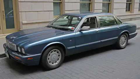 2000 Jaguar XJ8 Vanden Plas (X308)
