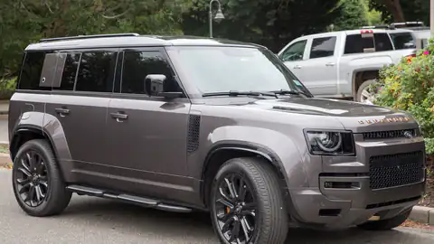 2025 Land Rover Defender 110 P635 OCTA (L663)