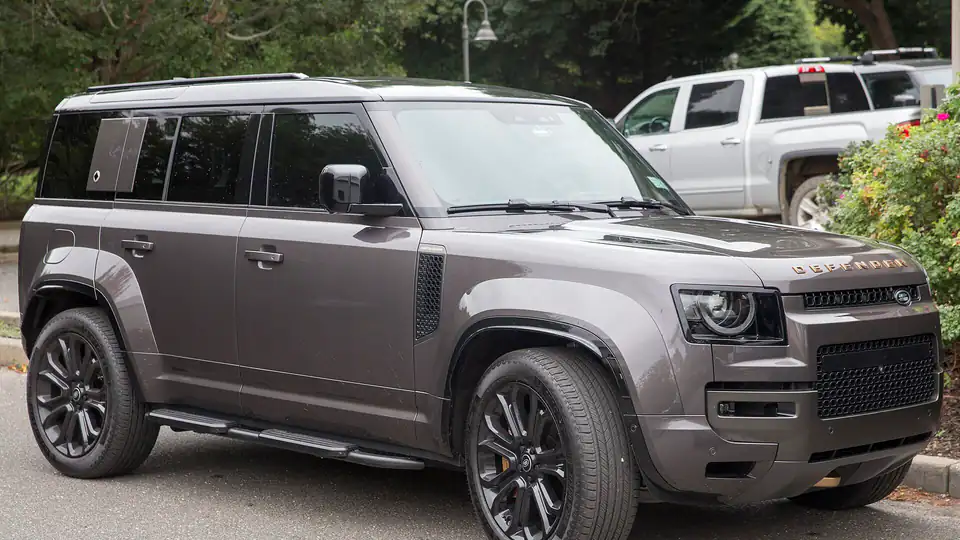 2025 Land Rover Defender 110 P635 OCTA (L663)
