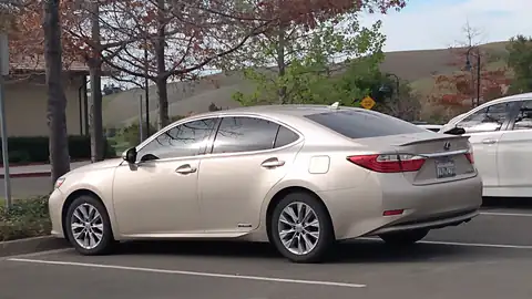 2013 Lexus ES 300h (XV60)
