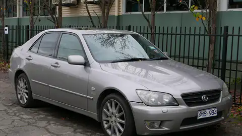 2003 Lexus IS 300 (JCE10R) Platinum Edition sedan (XE10)