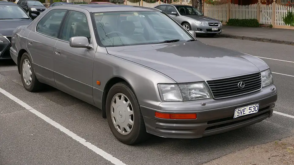 1995 Lexus LS 400 (UCF20R) sedan (XF20)