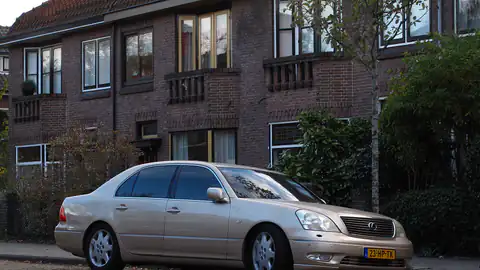 2001 Lexus LS 430 (XF30)