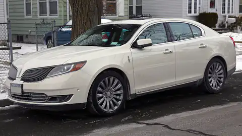 2013 Lincoln MKS AWD facelift