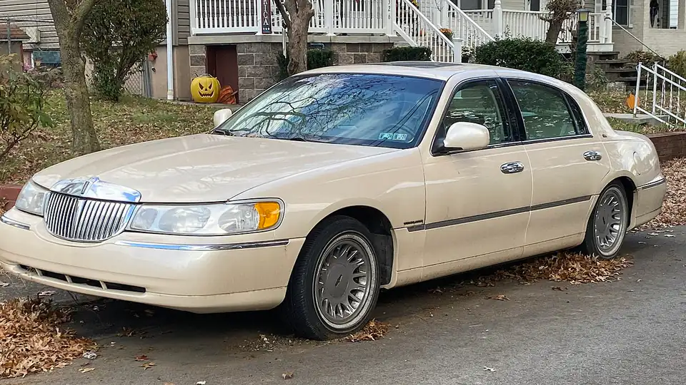 1998 Lincoln Town Car Cartier (FN145)