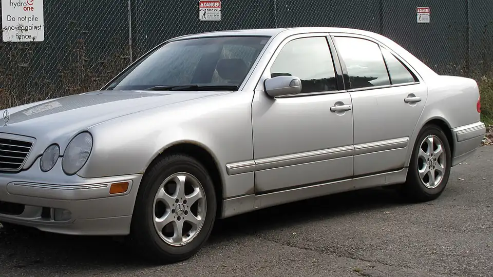 2002 Mercedes-Benz E320 (W210)