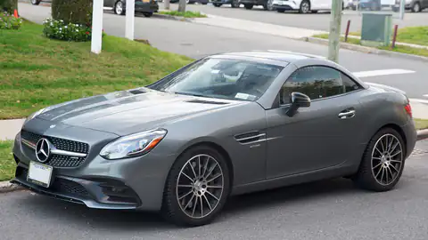 2017 Mercedes-Benz AMG SLC43