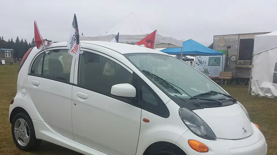 '16 Mitsubishi i-MiEV (Jarry Park Eco-Festival '16)