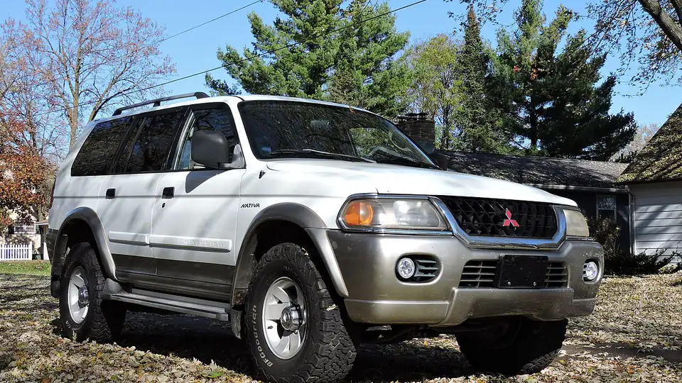 2001 Mitsubishi Nativa LS