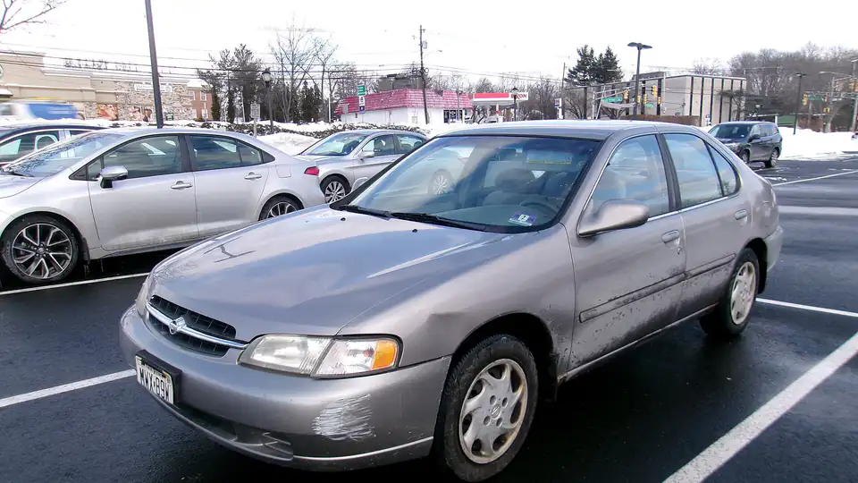 1999 Nissan Altima GXE (L30)