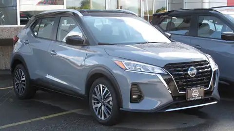 2021 Nissan Kicks SR (P15)