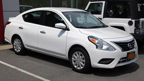 2015 Nissan Versa SV (facelift model) (N17)