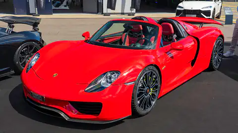 2015 Porsche 918 Spyder Guards Red SCD26