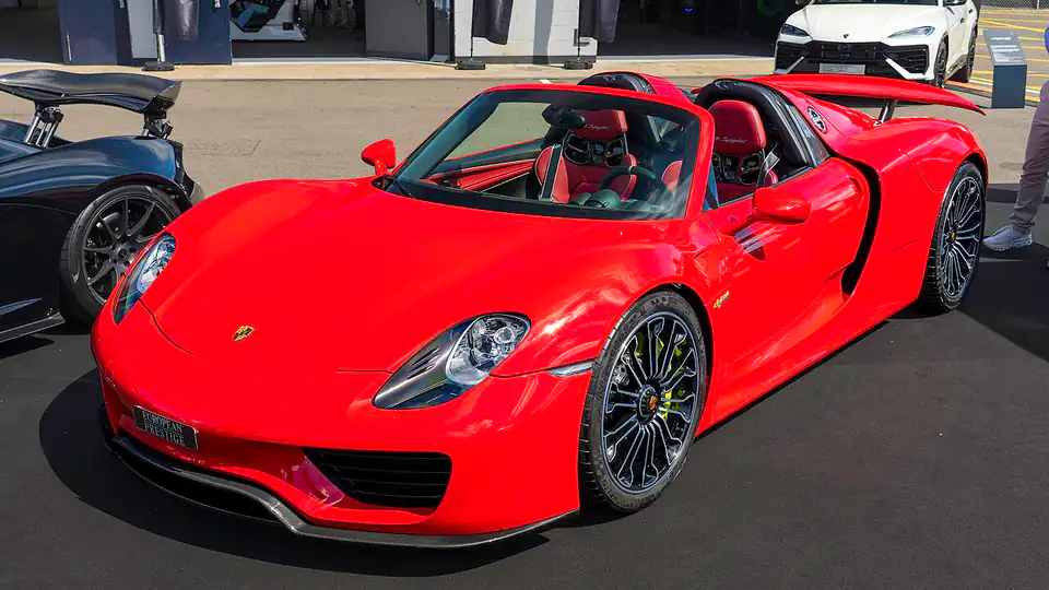 2015 Porsche 918 Spyder Guards Red SCD26