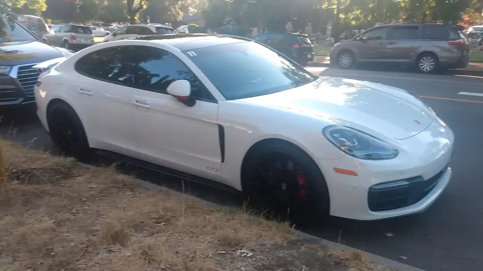 2018 Porsche Panamera GTS