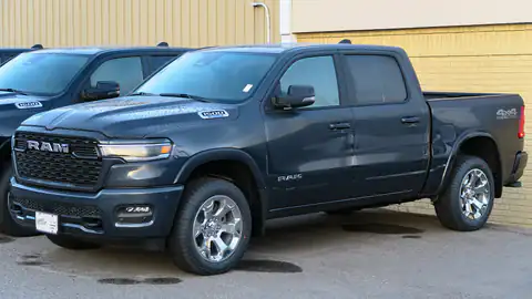 2025 RAM 1500 eTorque Crew Cab Short Box Off-Roader Value Package (DT)