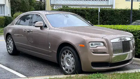 2016 Rolls-Royce Ghost sedan