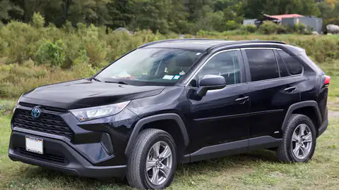 2022 Toyota RAV4 Hybrid LE (XA50)
