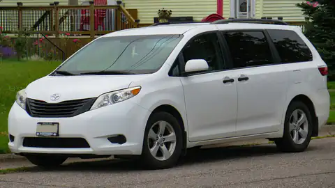 2017 Toyota Sienna 7-Passenger V6 (XL30)