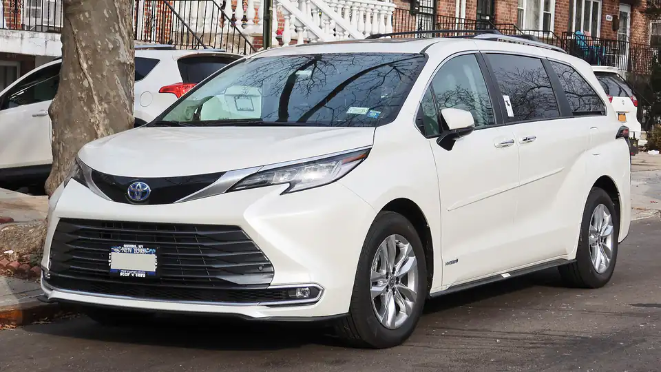2021 Toyota Sienna Hybrid Limited (XL40)
