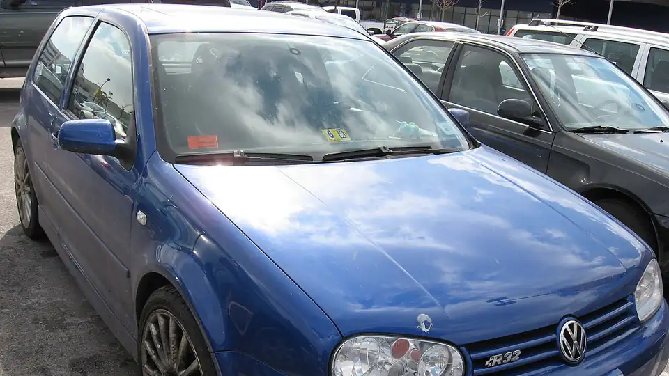 2004-Volkswagen-Golf-R32-front